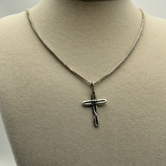 Sterling Silver Cross Necklace Stamped 925 Italy 16" - Picture 3 of 10